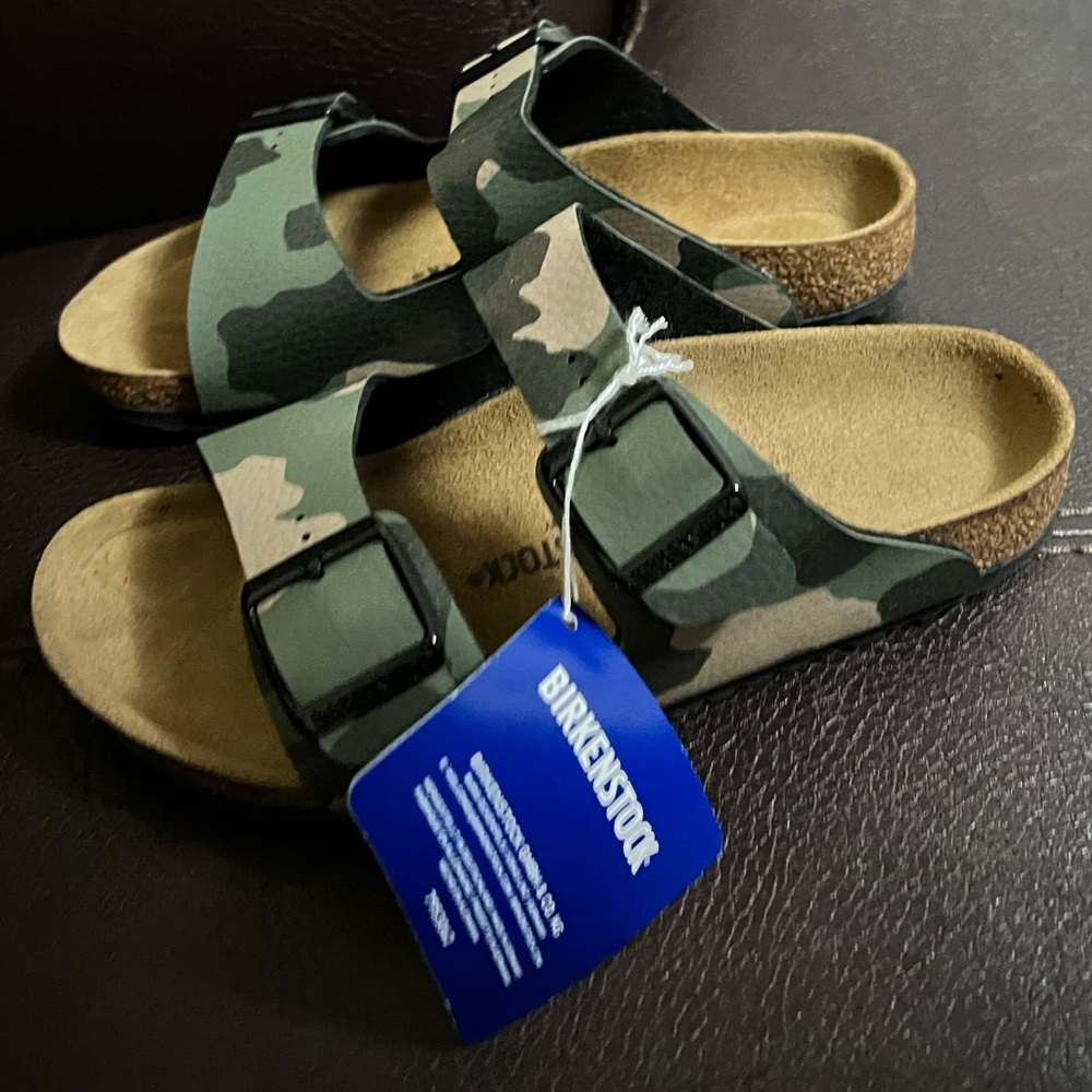 BRAND NEW WITH TAGS Youth size 33 (kid size 1.5-2)